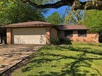 Foto principal - Updated 3 Bed House with Fenced Yard & Garage