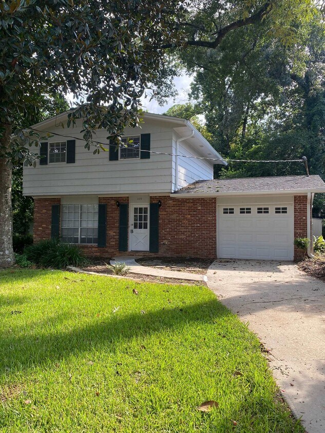 Foto principal - 1100 Carissa Dr
