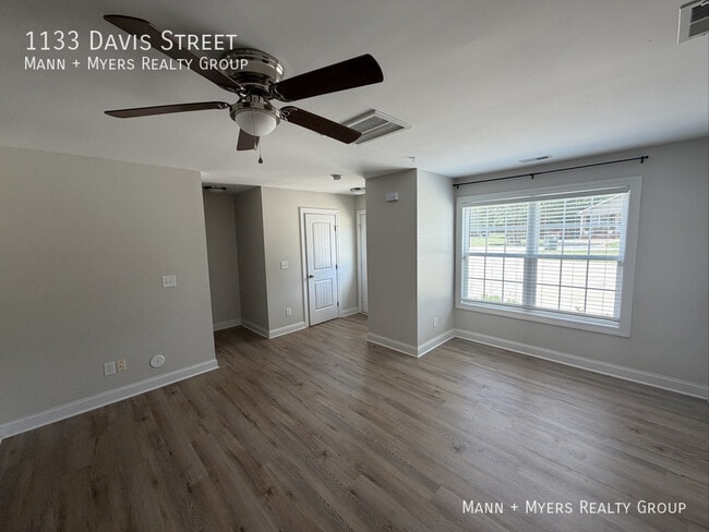 Foto del edificio - 1133 Davis St