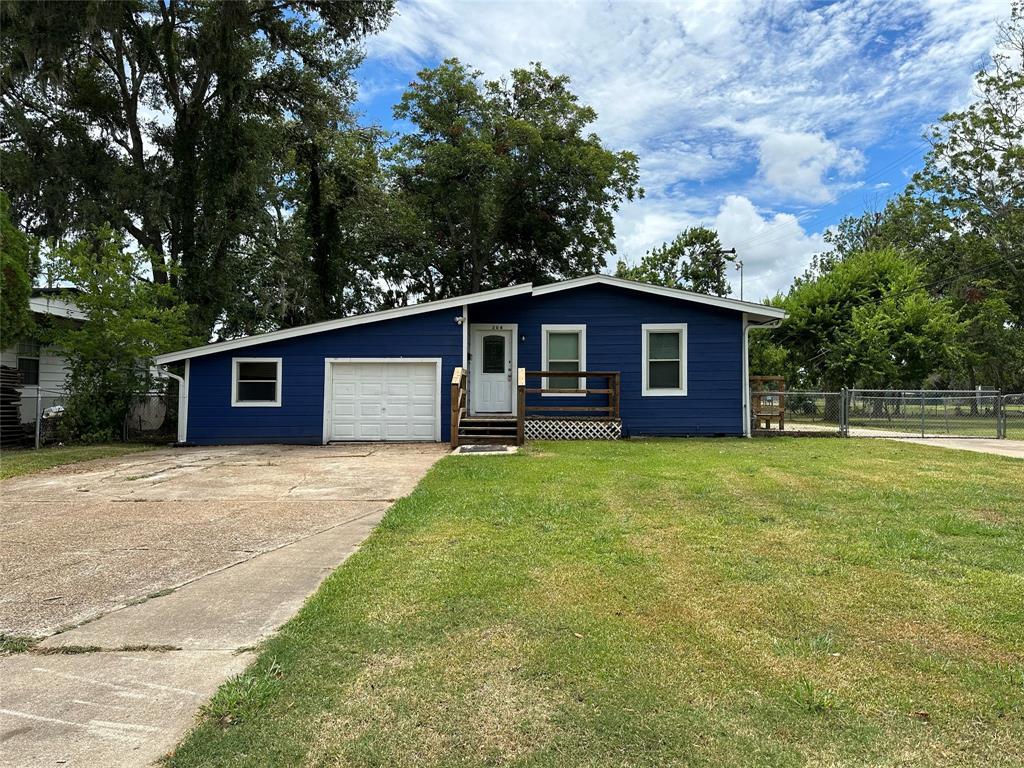 204 Winding Way St, Lake Jackson, TX 77566 House Rental in Lake