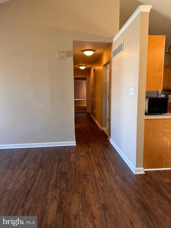 Building Photo - 947 Tamara Dr