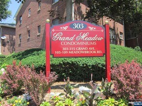 Building Photo - 309B Grand 309B