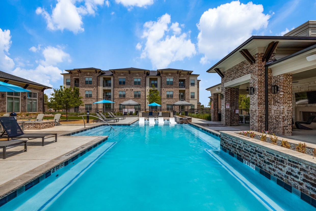 Mark On Conquest II 2501 Conquest Blvd Waxahachie, TX