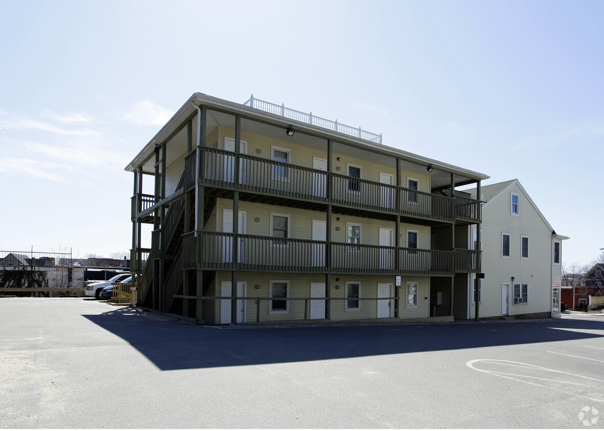 Foto principal - 321 Cabot St
