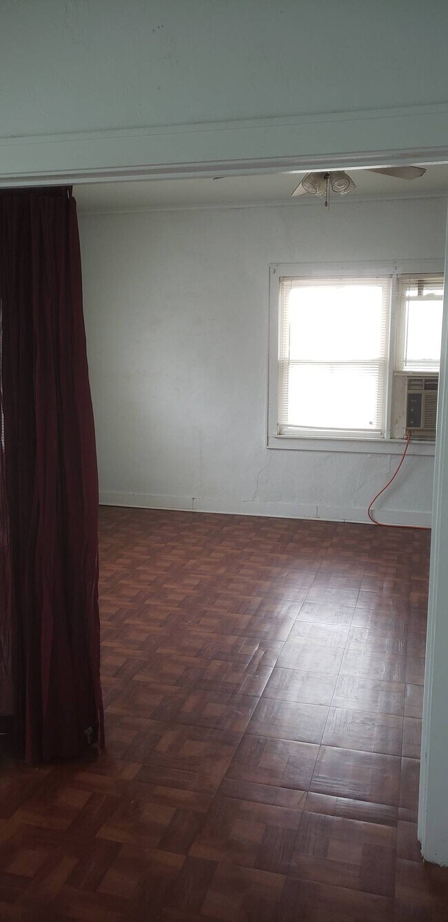 Foto del edificio - 120 N B St