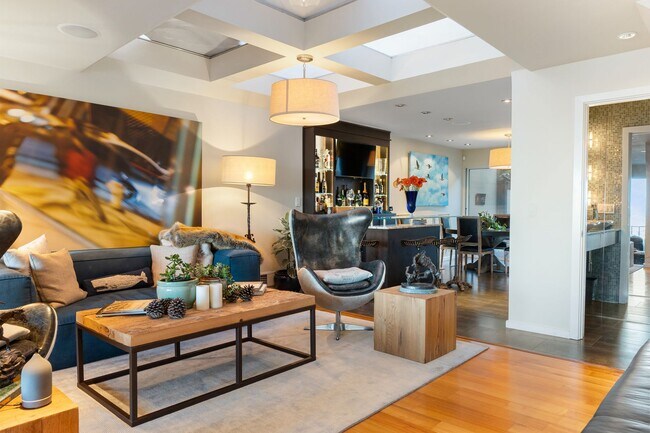 Building Photo - Flexible Lease Terms: Available Furnished ...