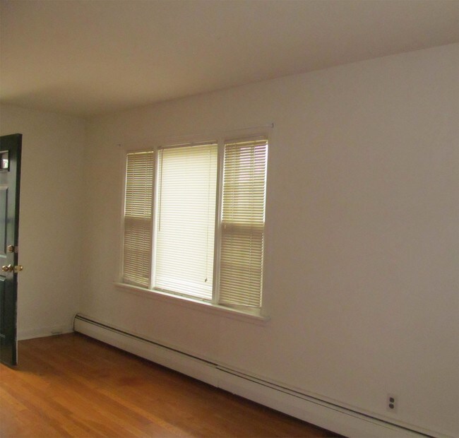 Foto del edificio - 540 Matlack Ave