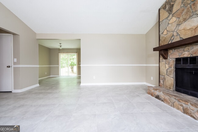 Building Photo - 5722 Phillips Dr