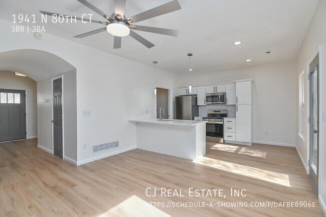 Foto del edificio - 1941 N 80th Ct