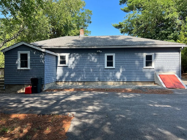 Parte trasera de la casa - 102 Main St