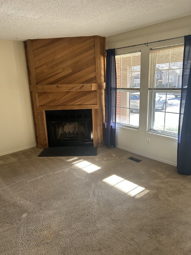 Photo - "Charming 2-Bed Condo Retreat with 2.5 Baths in Littleton - 1000 Sq Ft of Comfort!"

Available Now!