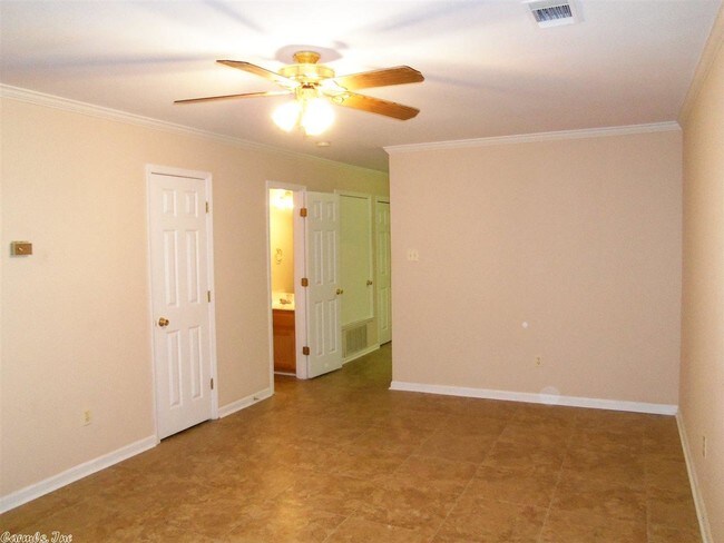 Building Photo - 361 Club Rd