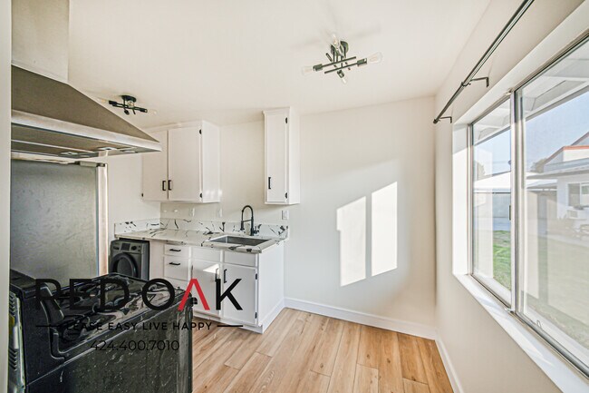 Foto del edificio - 8136 Constance St