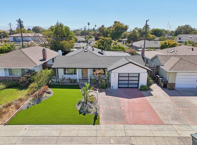 Building Photo - 674 Manzanita Ave