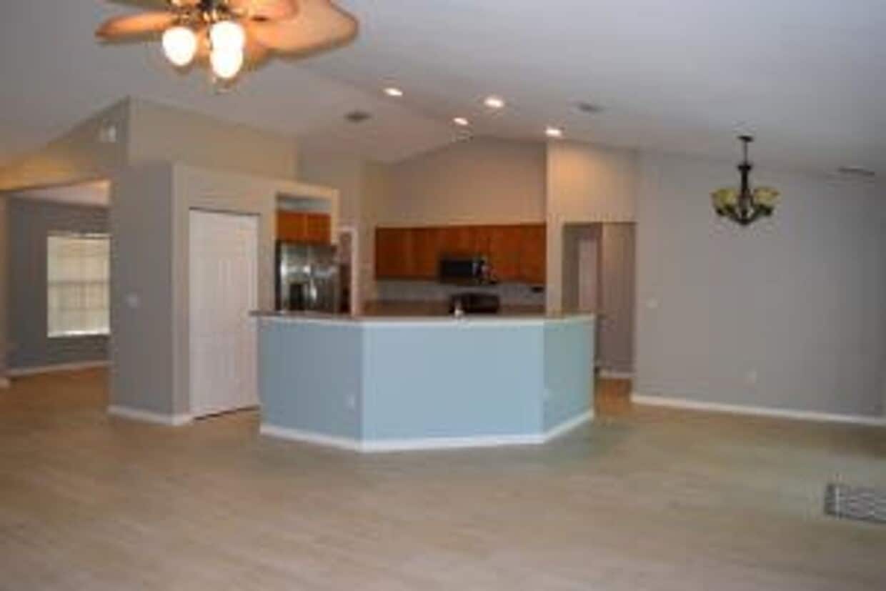 Foto principal - 1074 SW Janar Ave