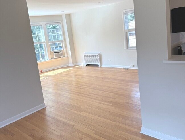 Foto del edificio - 2718 W Balmoral Ave