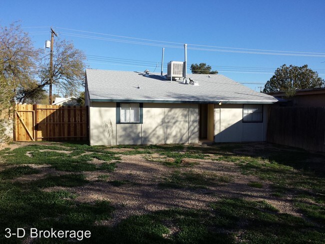 Building Photo - 4 br, 1 bath Apartment - 3415 N. Los Altos