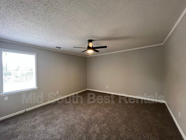 Building Photo - 428 W Brooks Rd