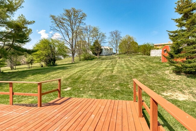 Building Photo - 690 North Dr