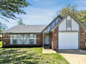 Building Photo - 6205 Somerset Cove