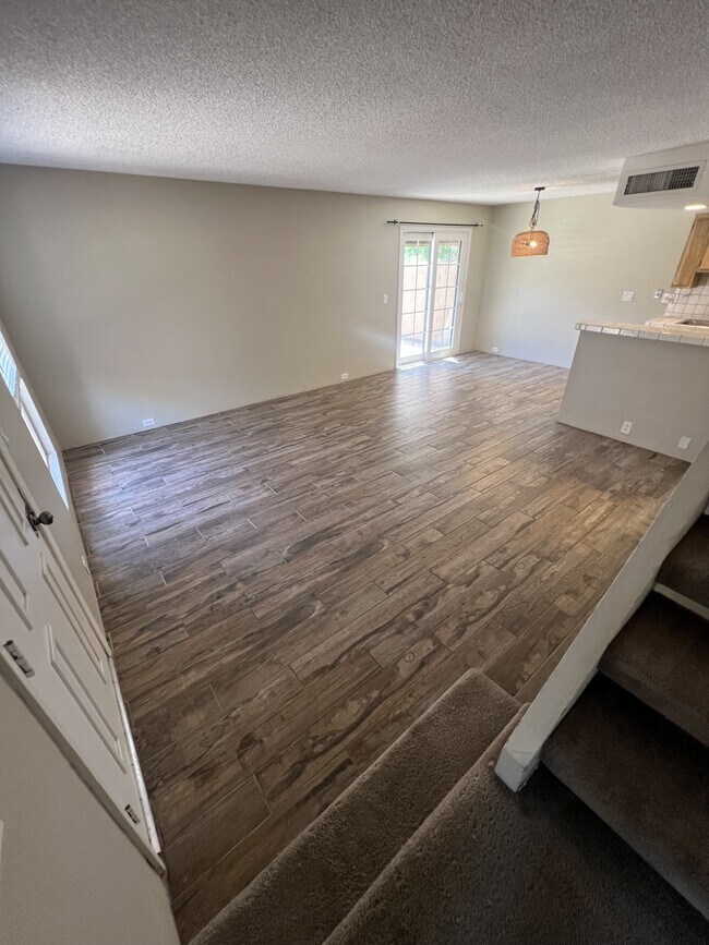 Foto del edificio - 821 E North Ln