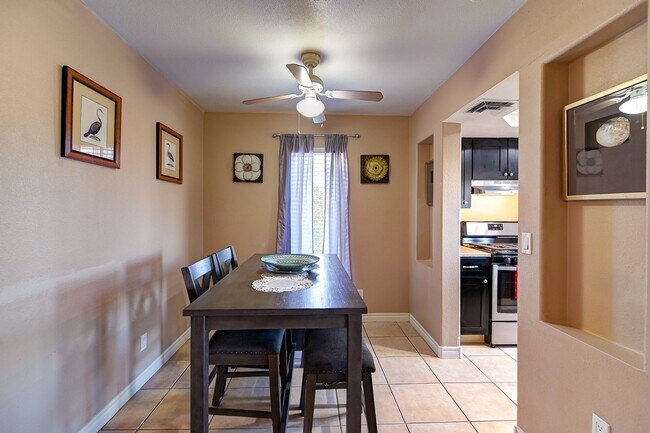 Foto del edificio - 1440 E Vegas Valley Dr