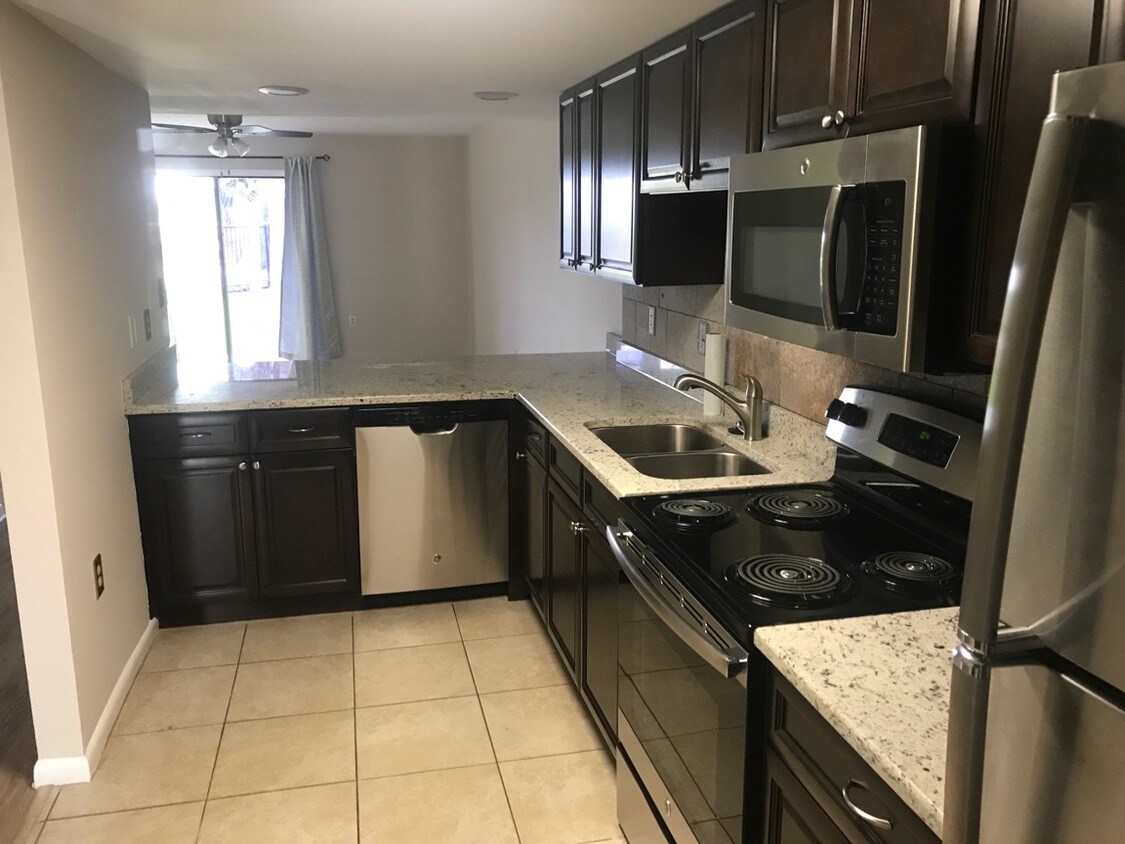 Foto principal - 929 S Ponce De Leon Blvd