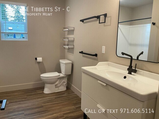 Building Photo - 12650 SE Tibbetts St