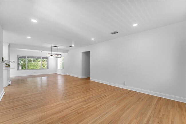 Building Photo - 2031 SW 66th Ave