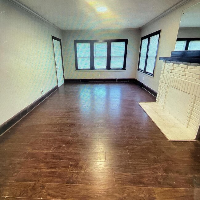 Building Photo - 814 Dover Ave