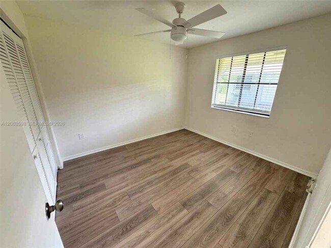 Foto del edificio - 5637 Taft St