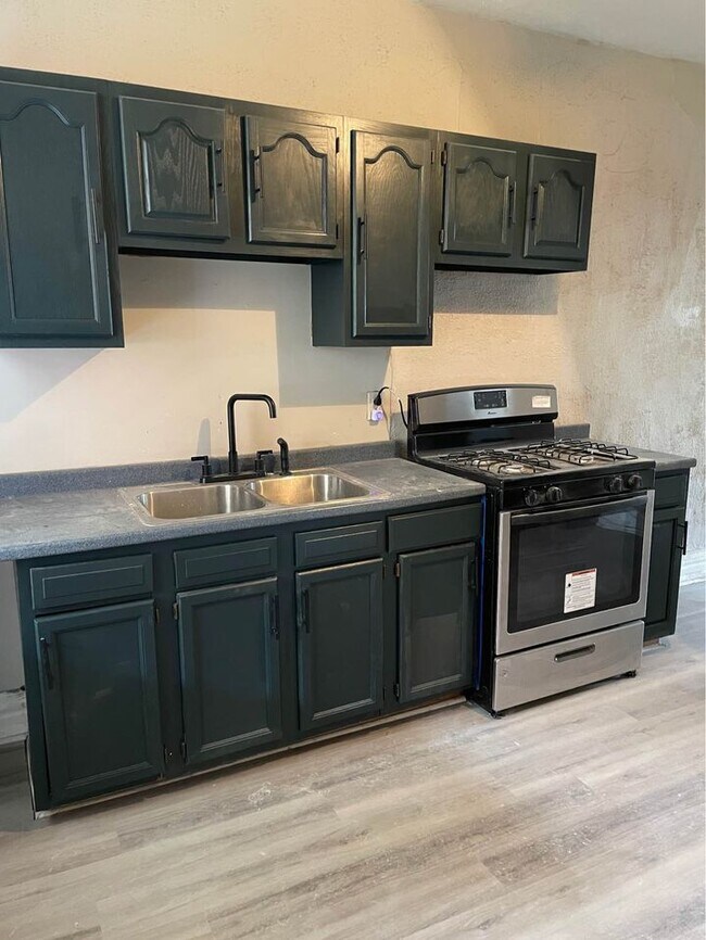 Building Photo - 354 3rd St