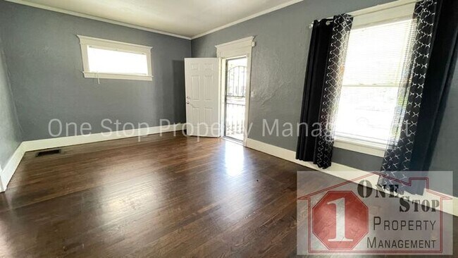 Foto del edificio - 3 Bedroom, 1 Bathroom House in Kansas City...