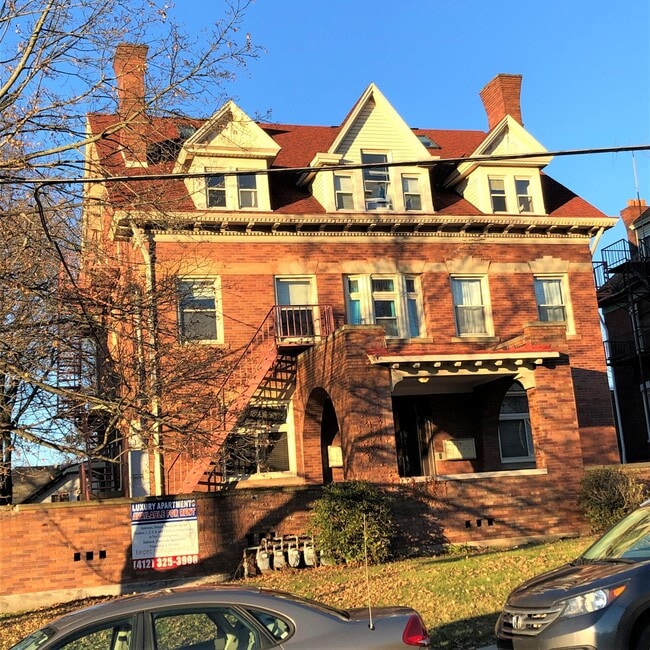 Building Photo - 5819 Bartlett St