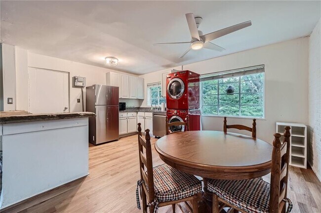 Foto del edificio - 1381 Normandy Dr NE