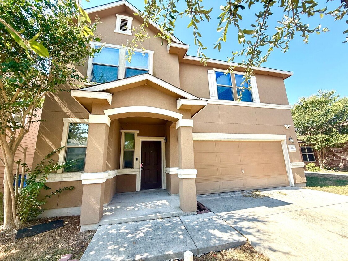 Primary Photo - **MOVE IN SPECIAL** 2-Story 5 Bedroom / 3.5 Bath Home Near Randolph AFB!