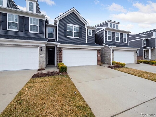 Building Photo - 4765 Glenora Dr