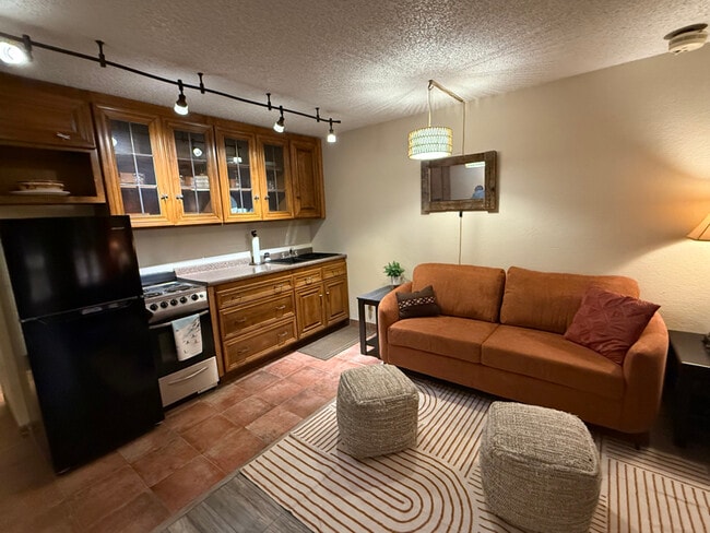 Building Photo - 62927 U.S. Hwy 40