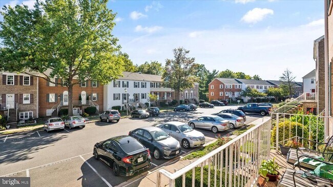 Foto del edificio - 14524 Golden Oak Rd