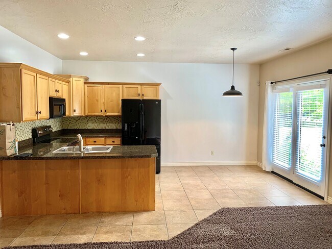 Building Photo - 7186 S 420 E