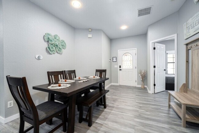 Building Photo - 16703 Lazy Breeze Loop
