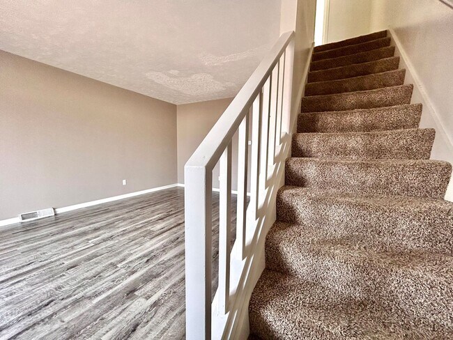 Foto del edificio - Two Bedroom Townhome In Southeast Grand Rapids
