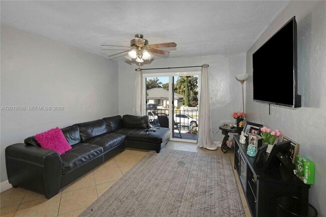 Foto del edificio - 1275 W 35th St
