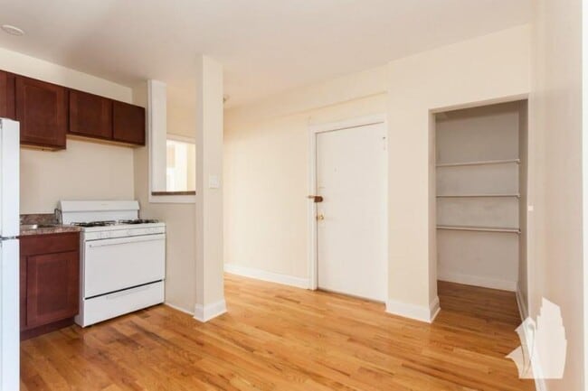Building Photo - 0 bedroom in Chicago IN 60610