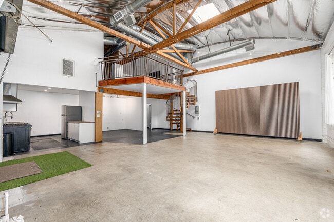 1BR, 1BA - 1577SF - Dining Room - Studios at Walnut