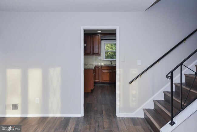 Foto del edificio - 6718 Longridge Dr