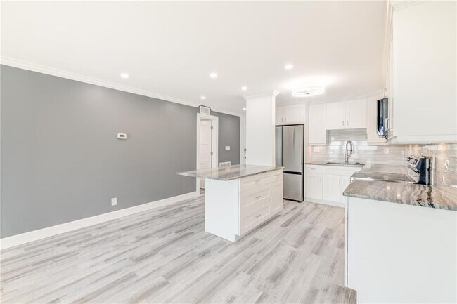 Foto del edificio - 400 64th Ave