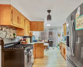 Building Photo - 1814 E Main St