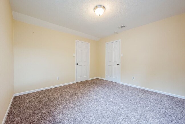 Foto del edificio - 2039 Shorewood Ln