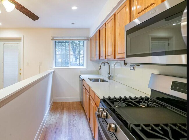 Kitchen - 572 Park Pl